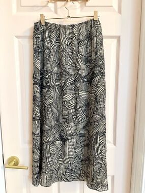 Black and tan Nygard collection skirt